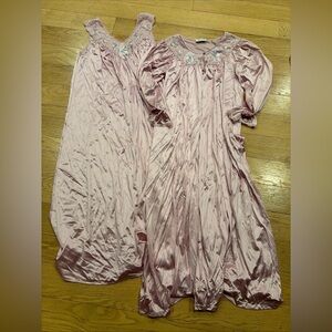 Vintage Vanity Fair Pink Nylon Nightgown & Robe Set Small Lace USA Floral Girly